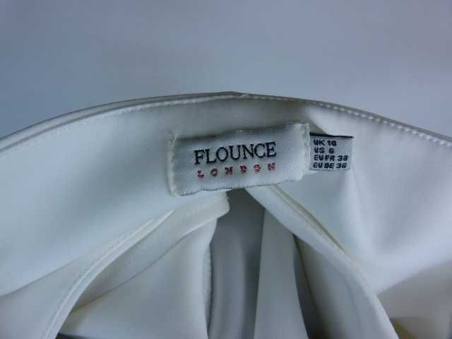 Flounce London śmietanowa sukienka mini z peleryną 10 / 36