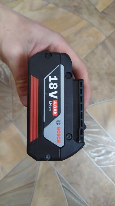 Батарея акумулятор bosch 18v 4,0 Ah.