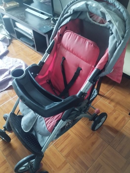 Carrinho de bebê em bom estado