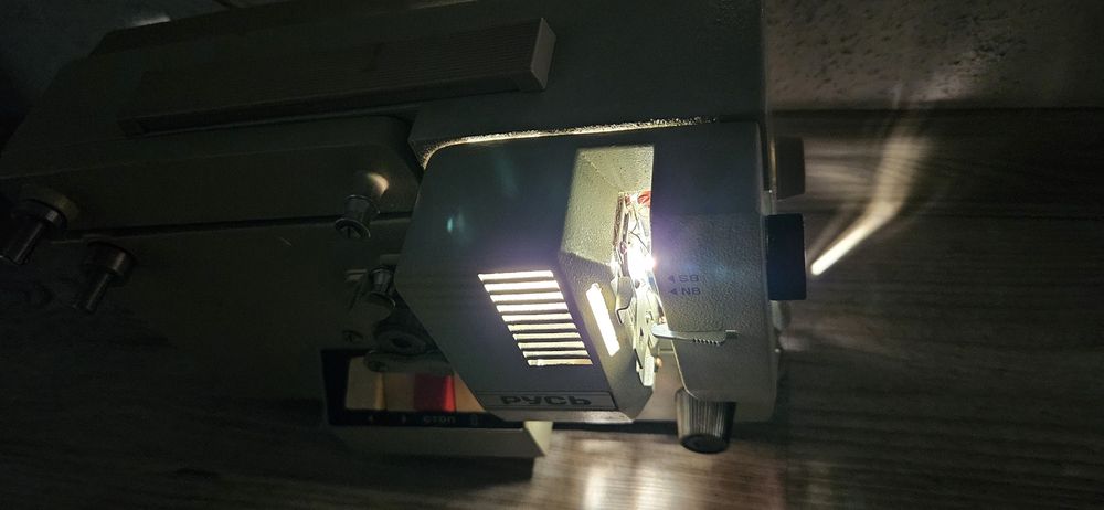 W super stanie.Sprawny, kolekcjonerski projektor RUŚ