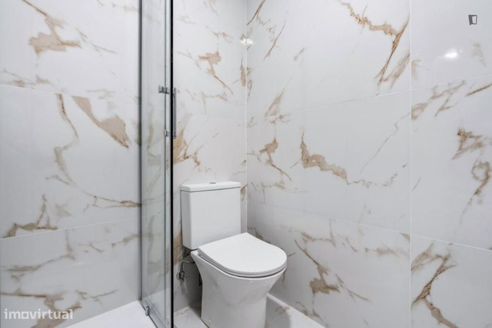 Quarto - localizado em Amadora Lisbon