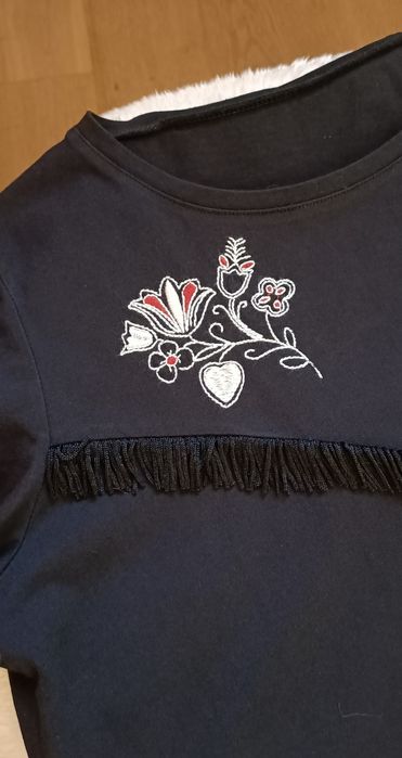 T-shirt damski z haftem