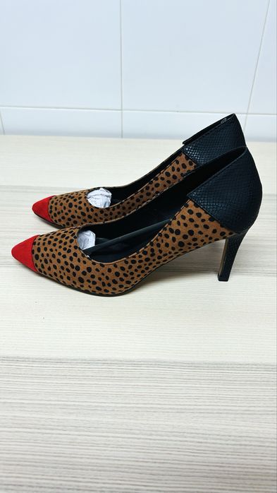 Sapatos marca Azarey salto alto