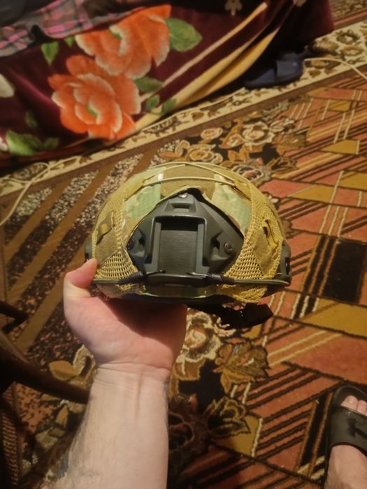 Шолом бойовий тактичний