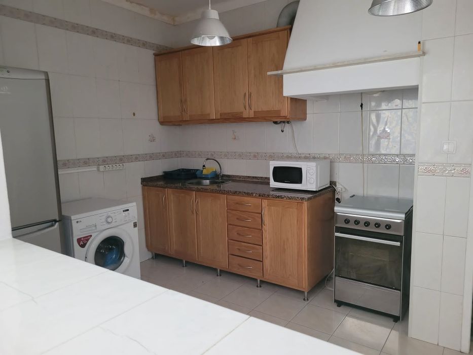 Quarto mobilado 340 €  a 6 minutos da estação de entroncamento