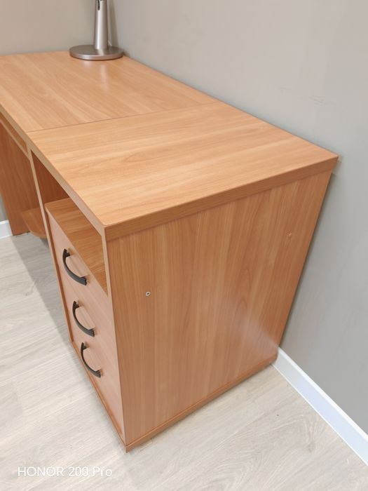 Стіл письмовий комп'ютерний