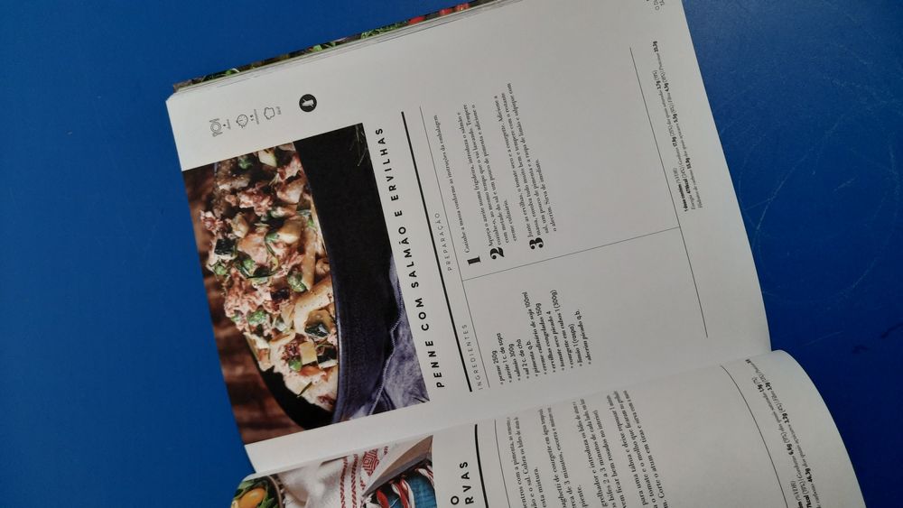 Livro Receitas "À mesa com o Pingo Doce"