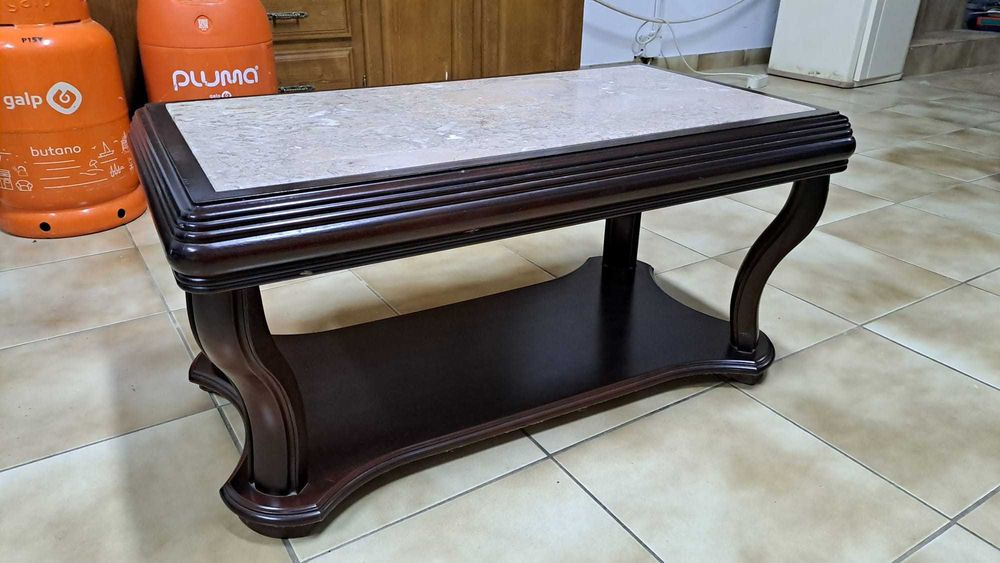 Mesa de sala em mogno