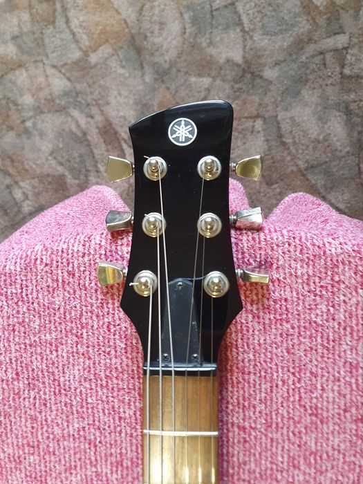 Yamaha Revstar RS320 BL – solidna gitara elektryczna w świetnym stanie