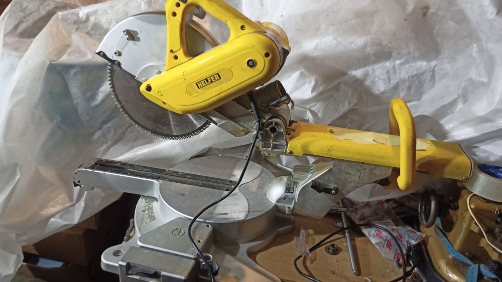Торцовочная пила Helfer