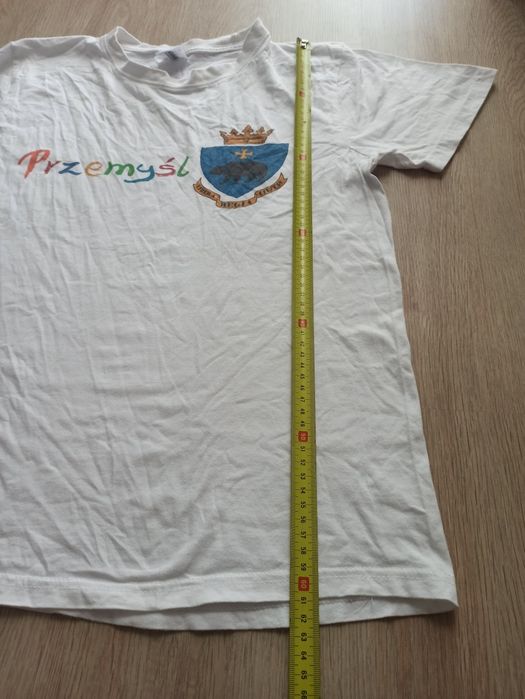 T-shirt. Koszulka z krótkim rękawem.