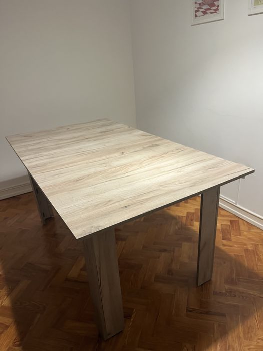 Conjunto mesa e cadeiras