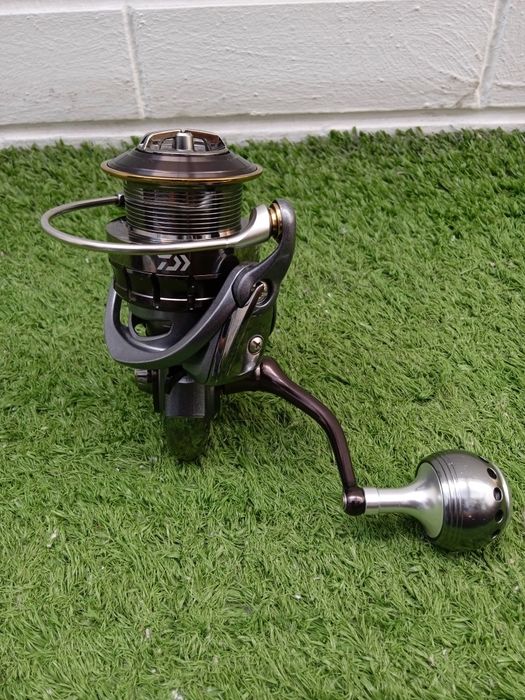 Carreto DAIWA Luvias 3012H (Bóia, Spinning)