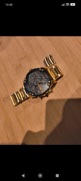 Relógio Dourado Diesel