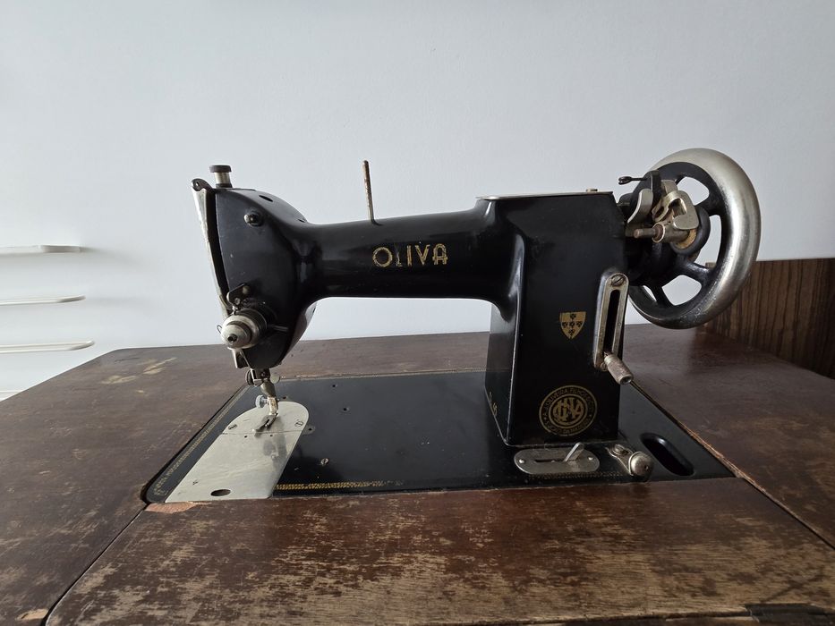 Mesa costura, com maquina Oliva