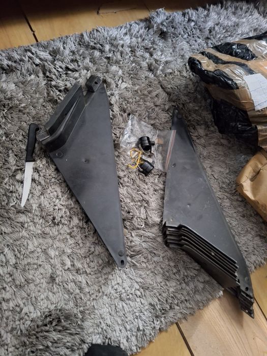 Plastiki trójkąty pod bak motorynka stella nowe orginalne oraz inne plastiki