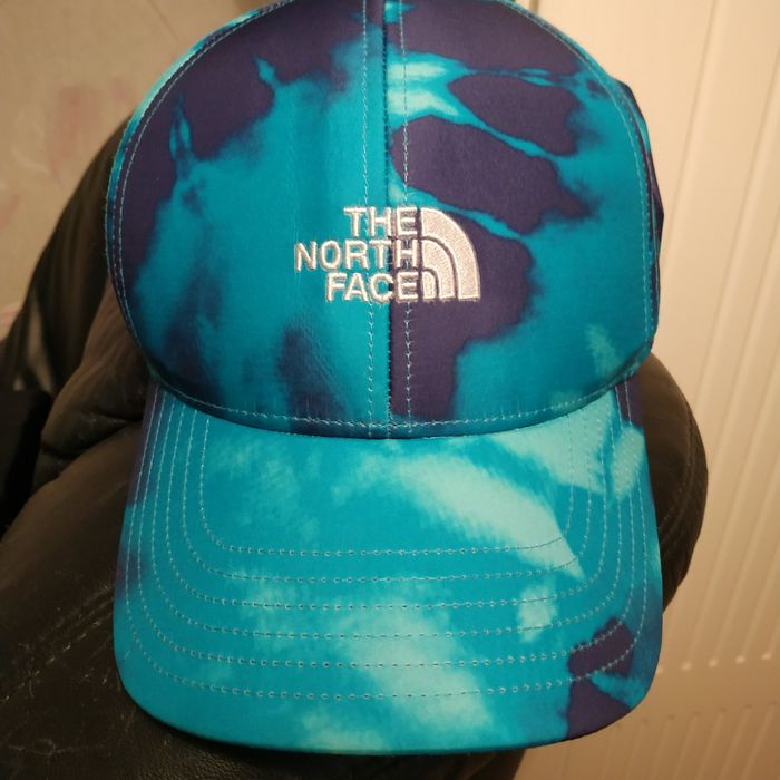 Продам бейсболку The North Face,Bulls