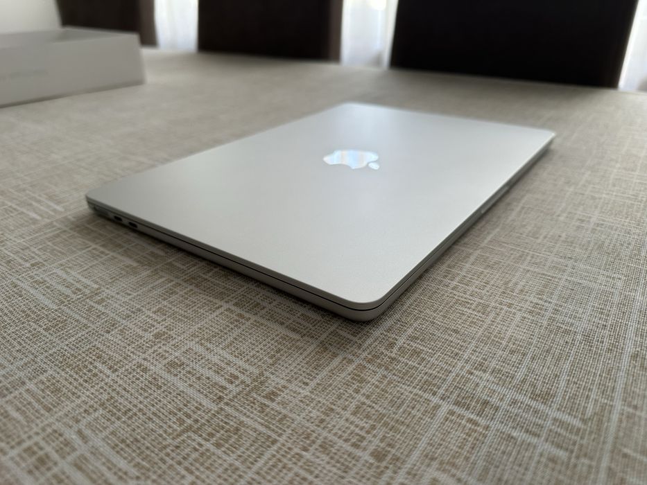 Apple Macbook air 13” M2 2022 8Gb 256GB SSD