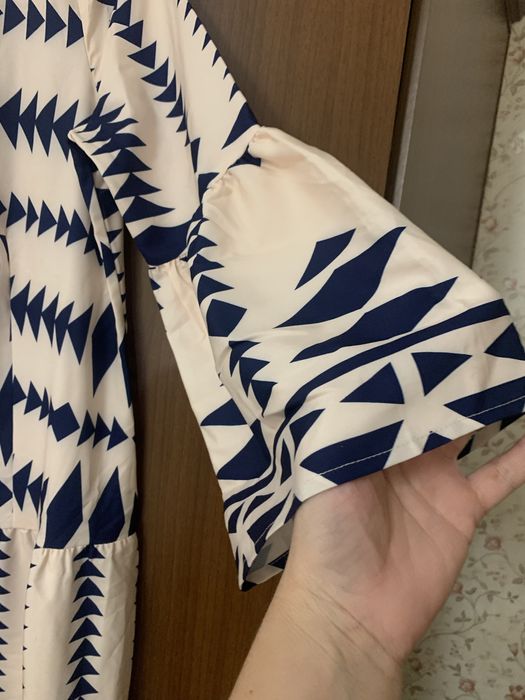 Жіноча сукня, повсякденна, може бути і нарядна.