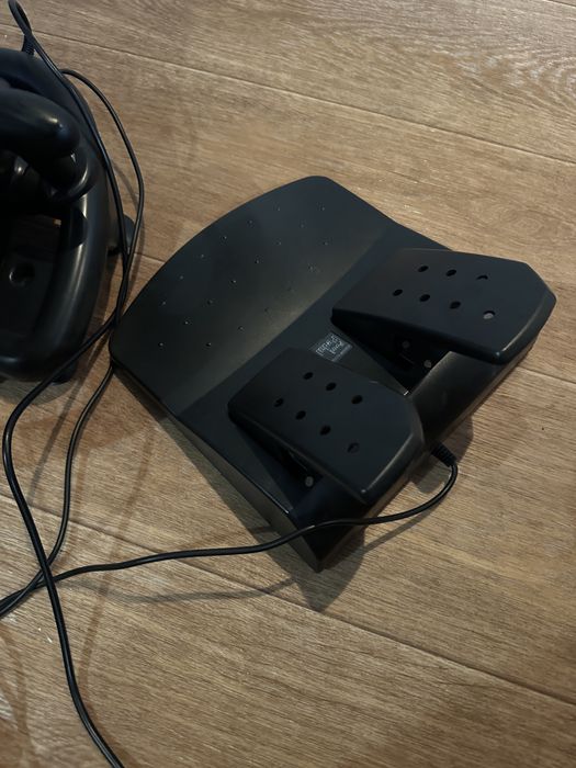 Ігровий руль Sven з педалями