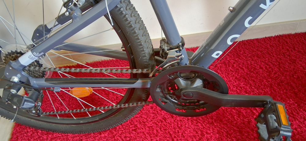 Bicicleta Rockrider ST100 em estado impecável, usada apenas 2-3 vezes. Está praticamente nova, sem riscos nem problemas.
Muito confortável, com suspen
