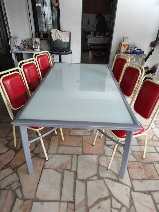 Mesa de casa de jantar com cadeiras
