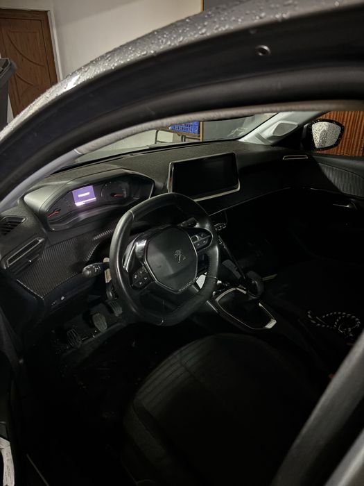 Peugeot 208 em bom Estado foto 5