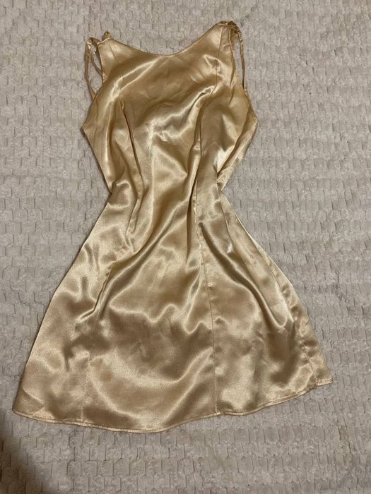Продам сукню золотого кольору