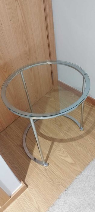 Mesa de apoio em vidro e inox