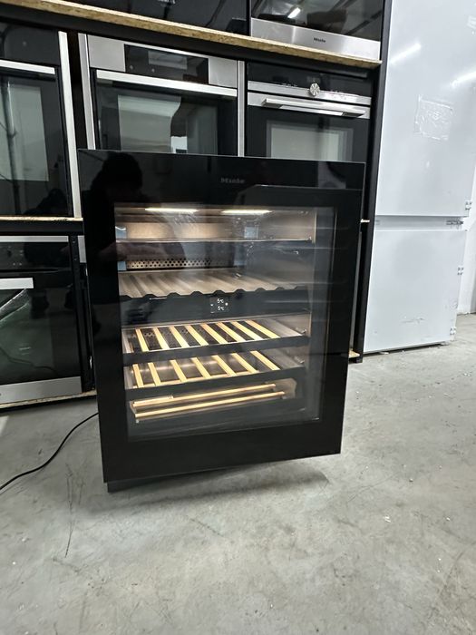 Стан Нової Винна шафа Miele KWTUS 7096 E