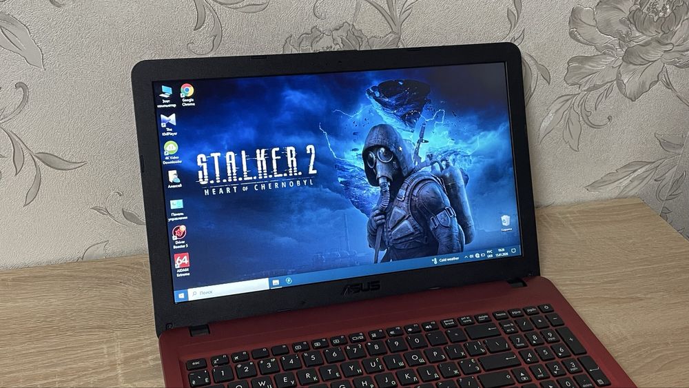 Яскравий ноутбук для яскравих людей! ASUS X540S (Red)