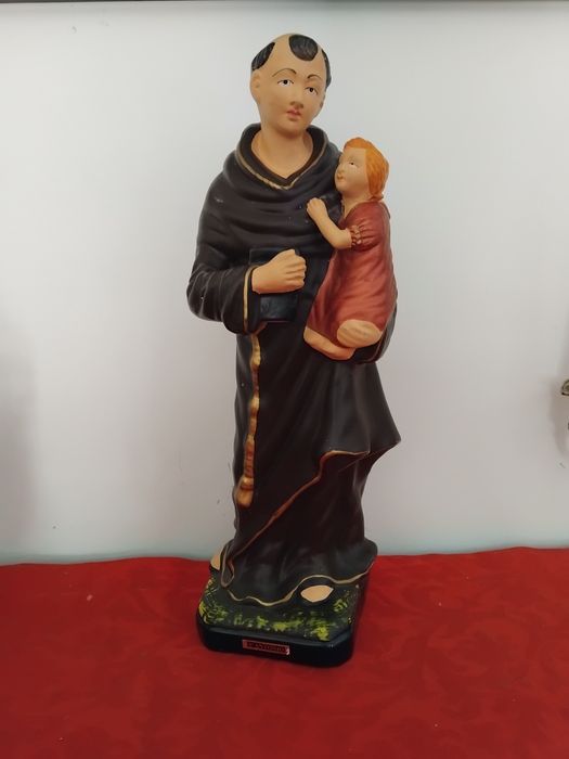 Sto. António de barro com altura de 42 cm.