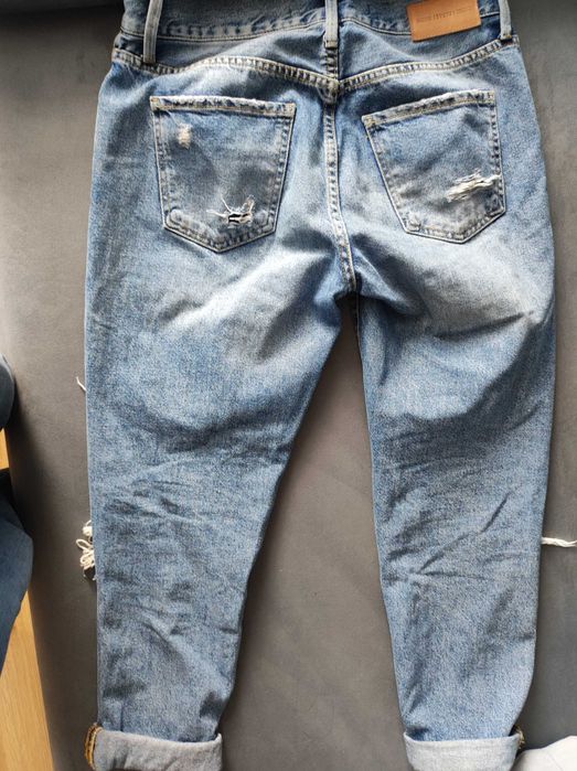 Slim Boyfriend Bershka 38 z dziurami