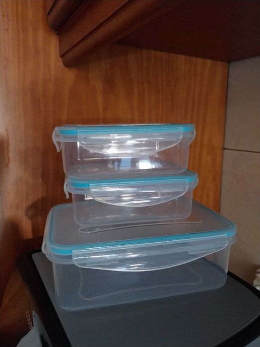 Lancheira preta e dispensador