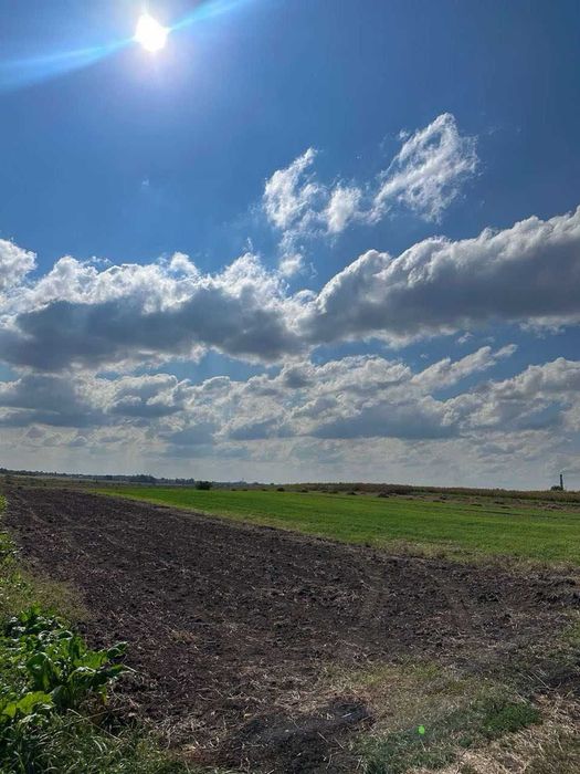 Продам земельну ділянку під будівництво.