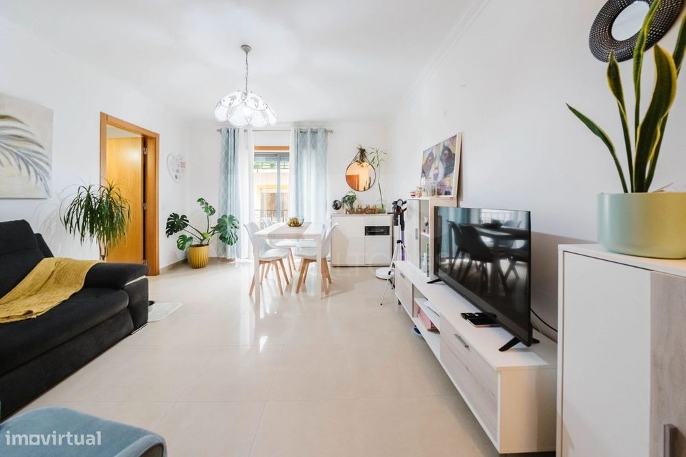 Apartamento T2 no Centro com Garagem e Estacionamento