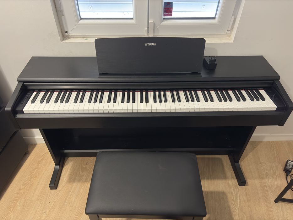 Piano Digital Yamaha YDP 145 (c/ garantia)