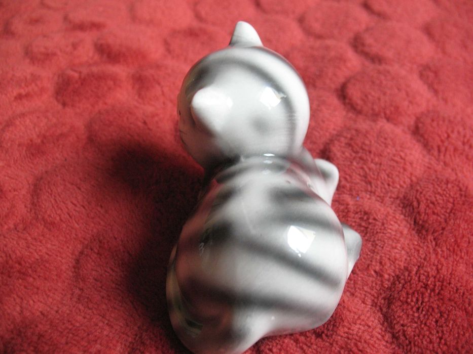 KOT - pręgowany 6 x 4 x 8 cm Figurka z porcelany