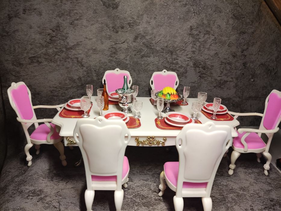 Меблі для лялькового будинку