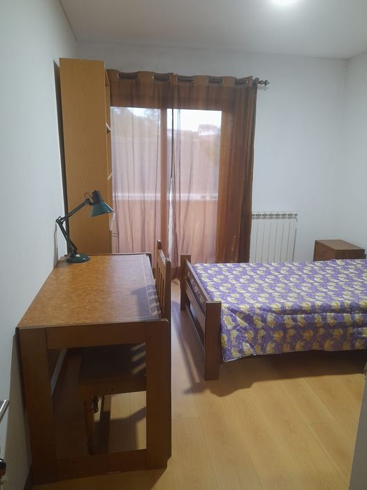 Alugo quarto (São Martinho do Bispo)
