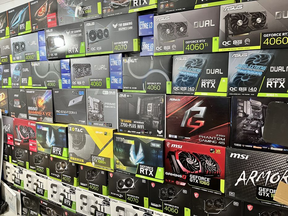 Коробки відеокарт процесорів маткринських плат amd nvidia msi palit zotac asus sapphire gigabyte