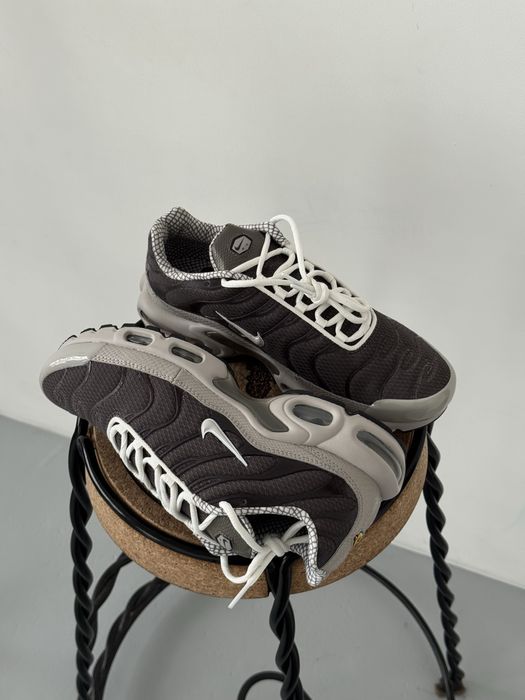 Оригинал Nike Air Max Plus ‘Year of The Sneak’ (IB7679 200) найк тн