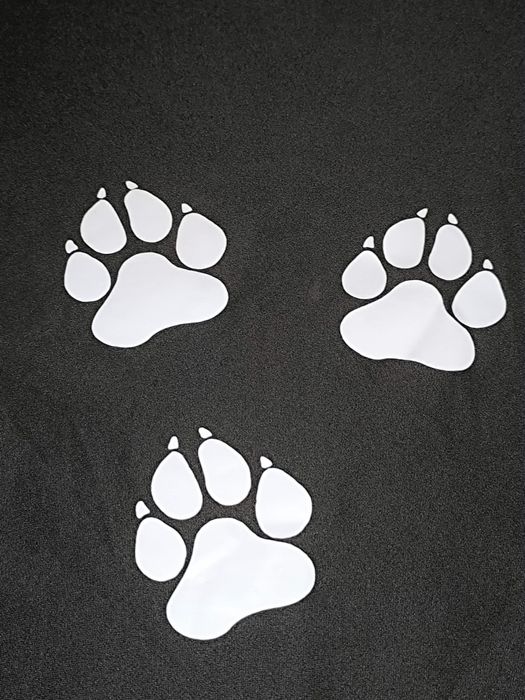 Prezent Czarna trójkątna chusta z polaru szalik na zimę łapka kota