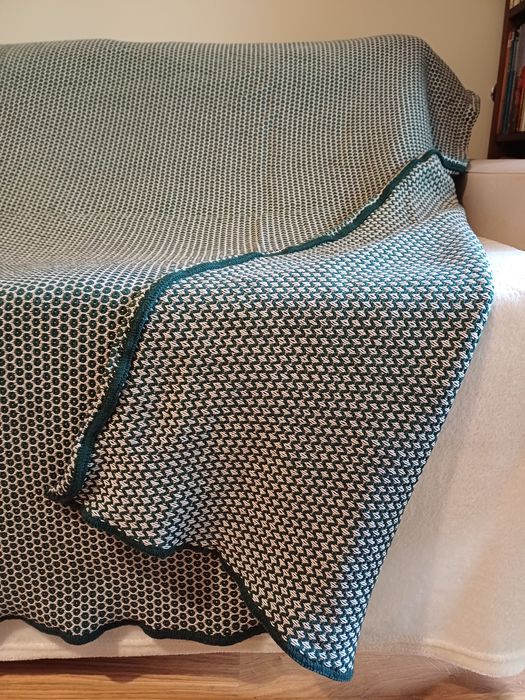 Manta/Colcha com padrão vintage verde e branco (200x162 cm) - NOVA