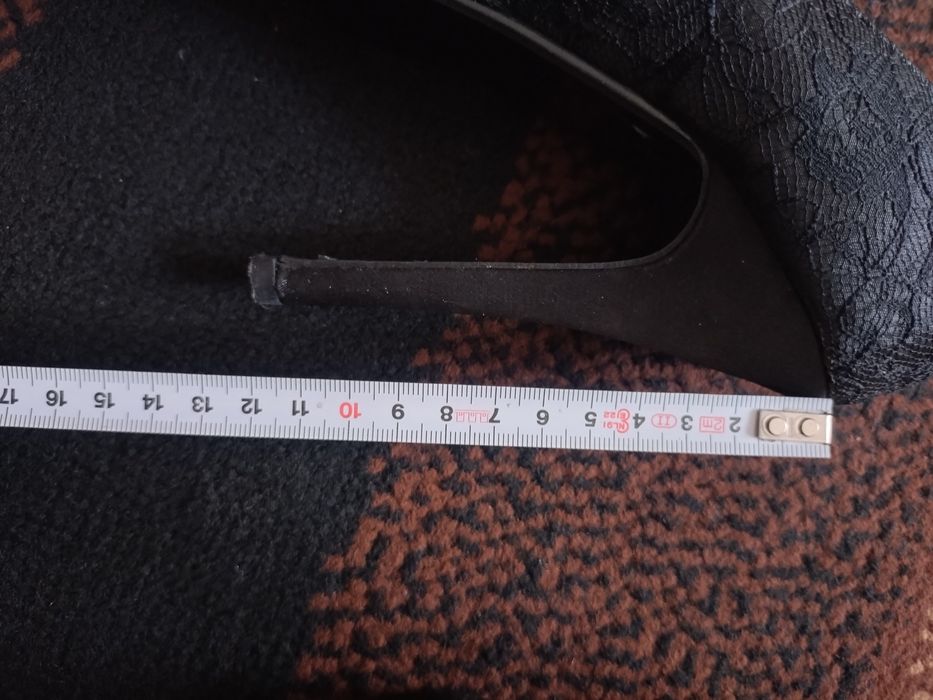Szpilki koronkowe