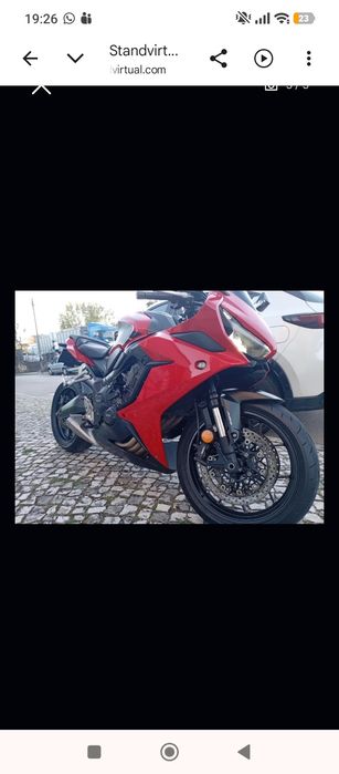 CBR 650 R vermelha