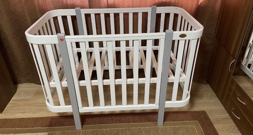 Дитяче ліжечко Angelo Magic з сірими вставками