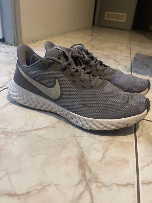 Buty do biegania Nike Revolution rozmiar 45,5 29,5 cm