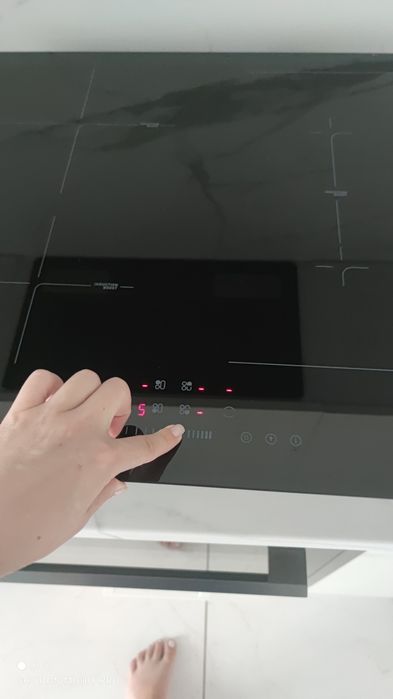 Сенсорна електрична вбудована плита Interline б у