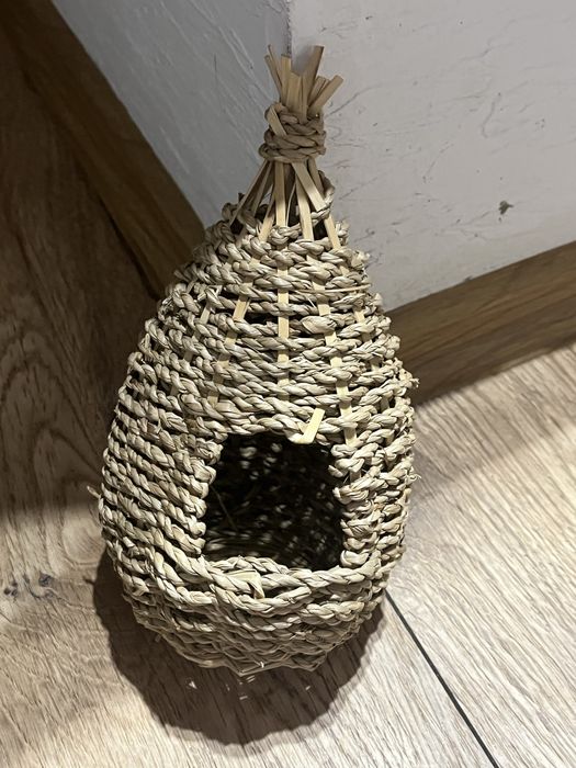 Domek z trawy zawieszany dla gryzonia